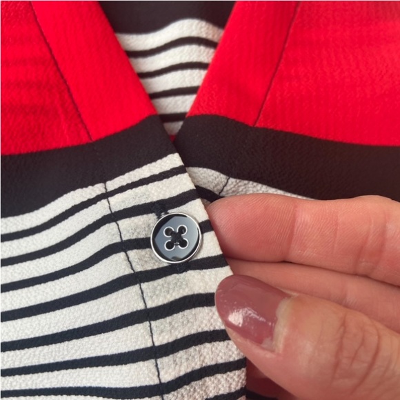 CHICO’S Striped Long Roll Tab Sleeve Button Down Career Wear Blouse Size 0 or XS - Picture 13 of 15